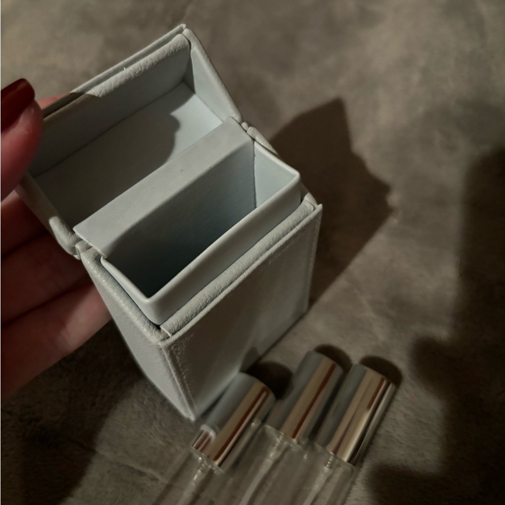 Saks Fifth Avenue White Travel Spray Set - Picture 4 of 5